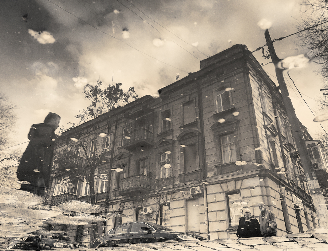 в отражении уходящего и приходящего