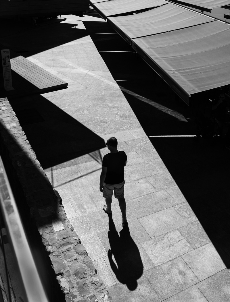 тінь і світло