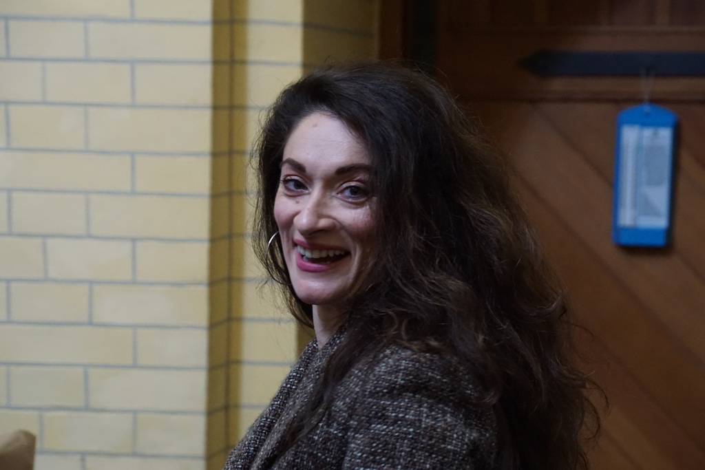 Посмішку передала