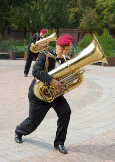 Тихенько підкралися ...