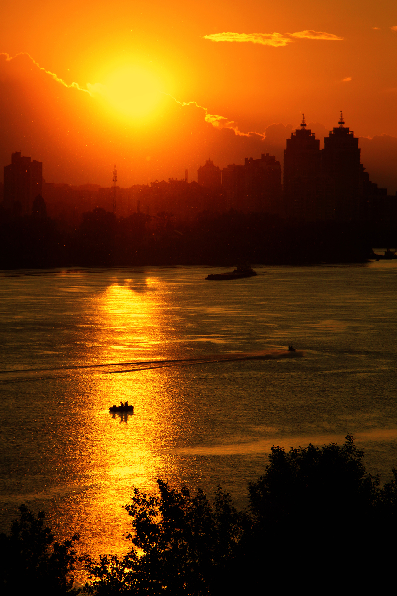 Захід над Дніпром