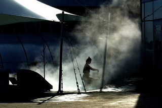 За фіранкою пара