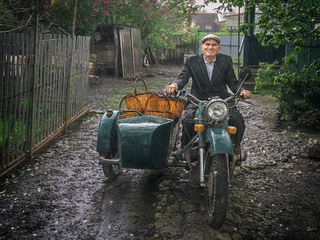 Шёл майский дождь, цвела сирень