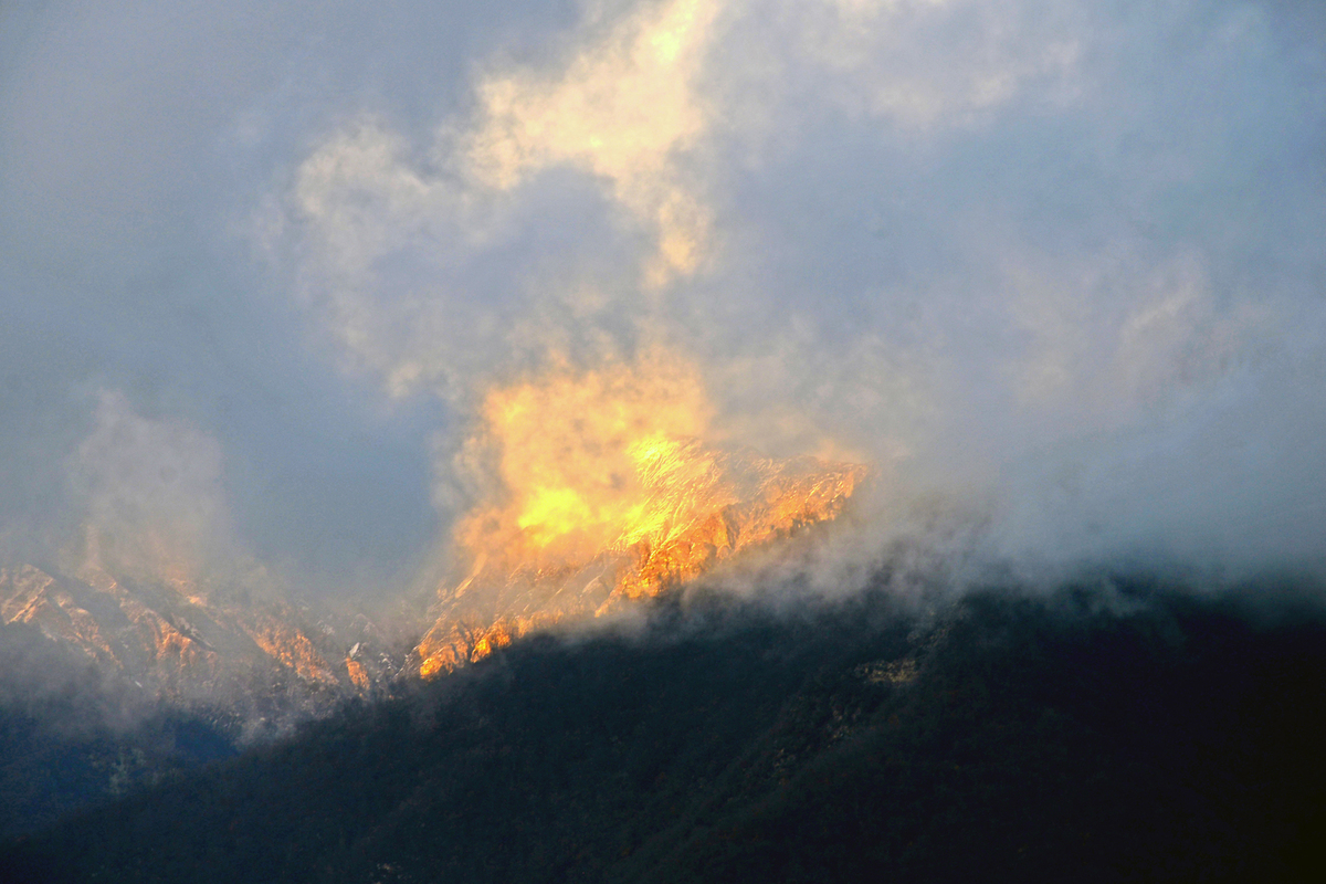 отражение солнца в горы 