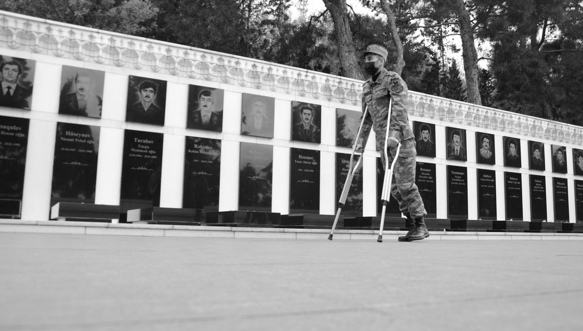 ветеран посетил Аллею шехидов