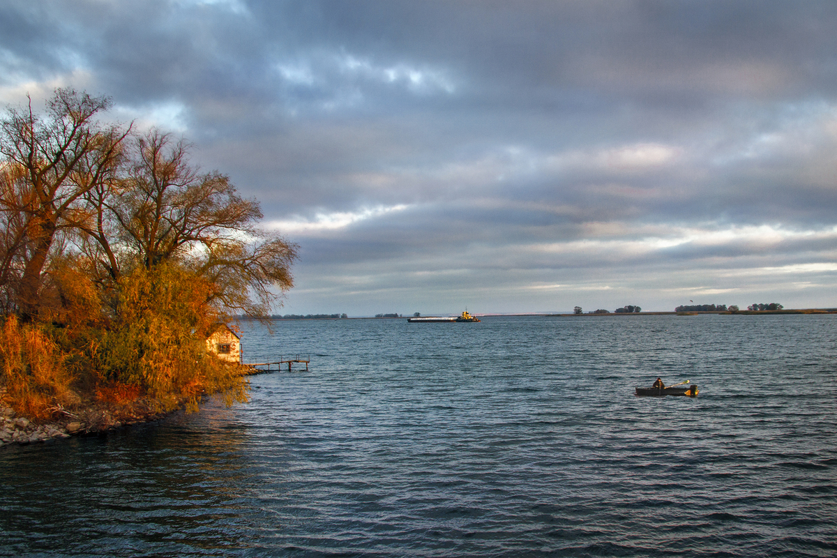 Чуден Днепр