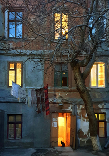 Вечер старого двора