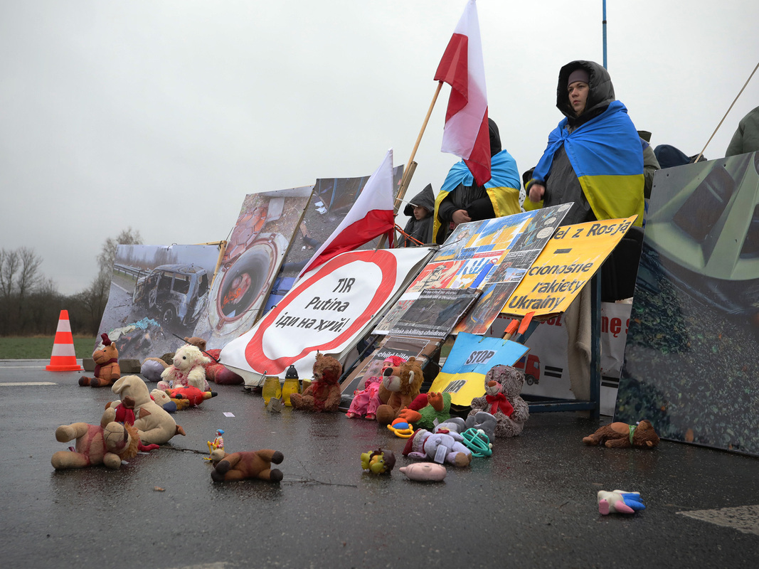 Yelyzaveta Dubinina / Для тих хто поза політикою