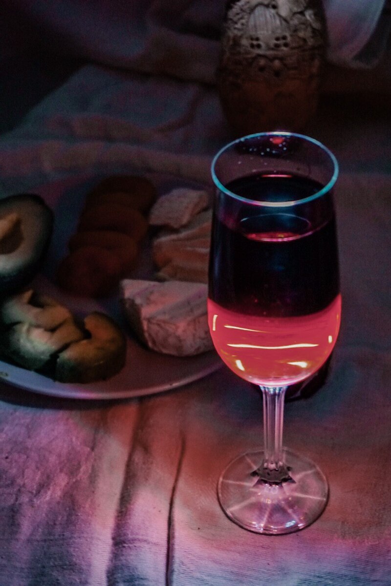 скло