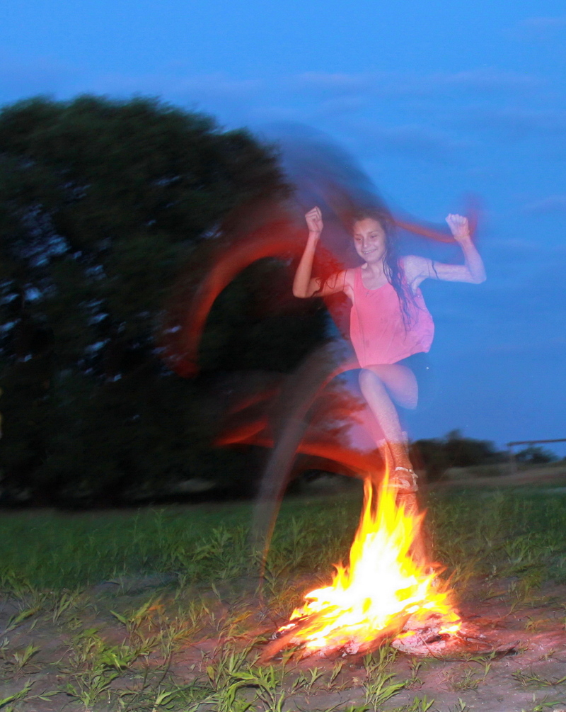 Стрибок через купальське багаття