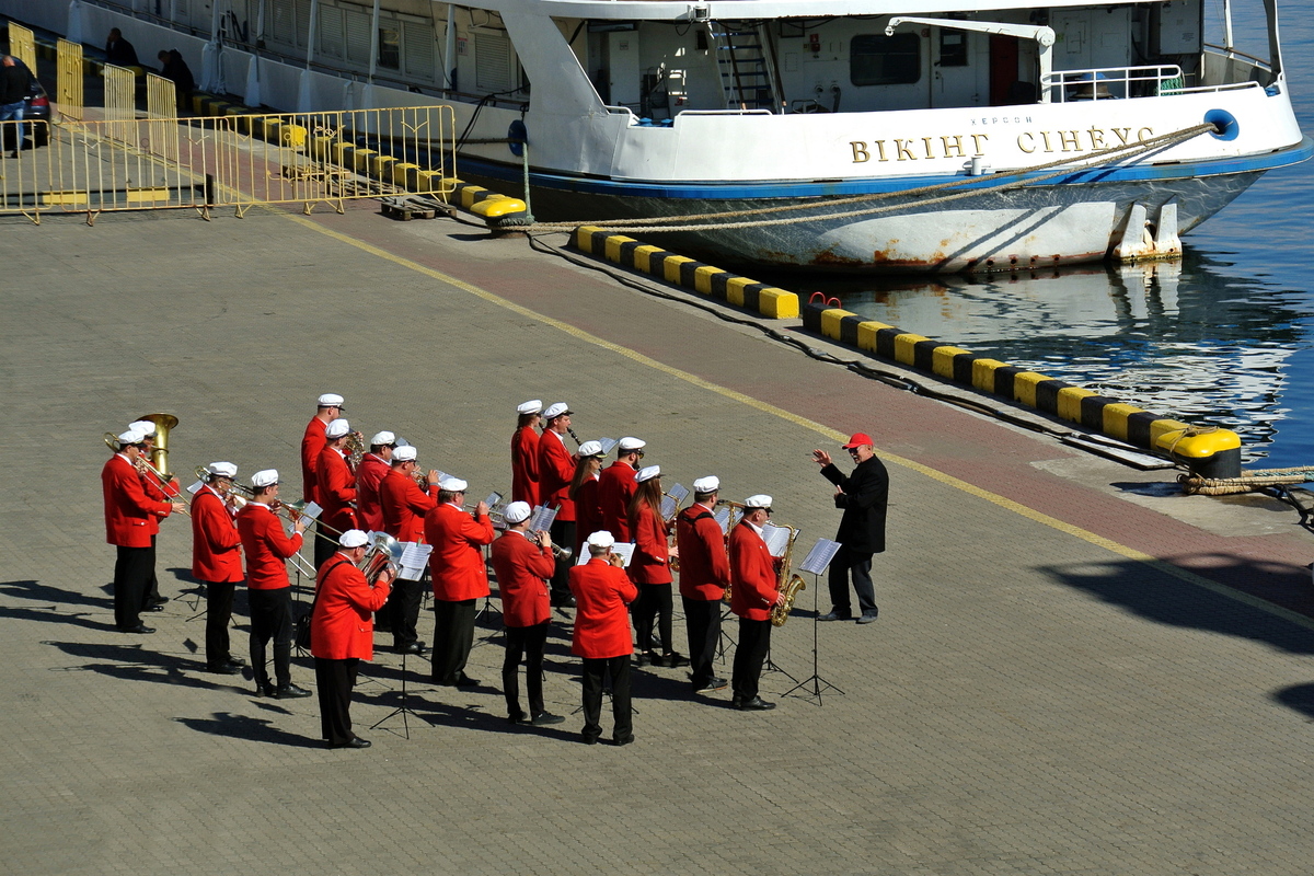 Як зустрічають кораблі...