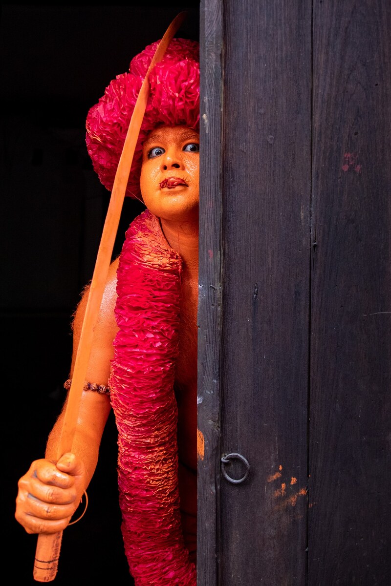 Performer of lal kach 