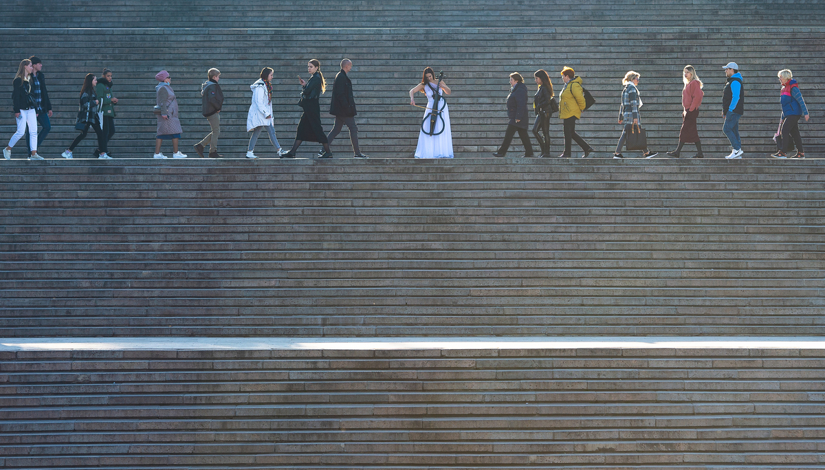 Мимо музики