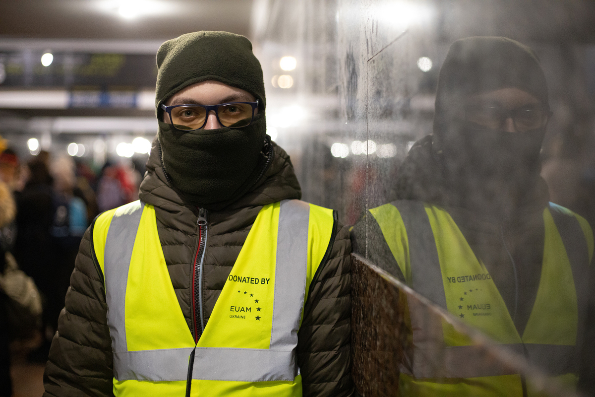 Нічна зміна волонтерів на вокзалі