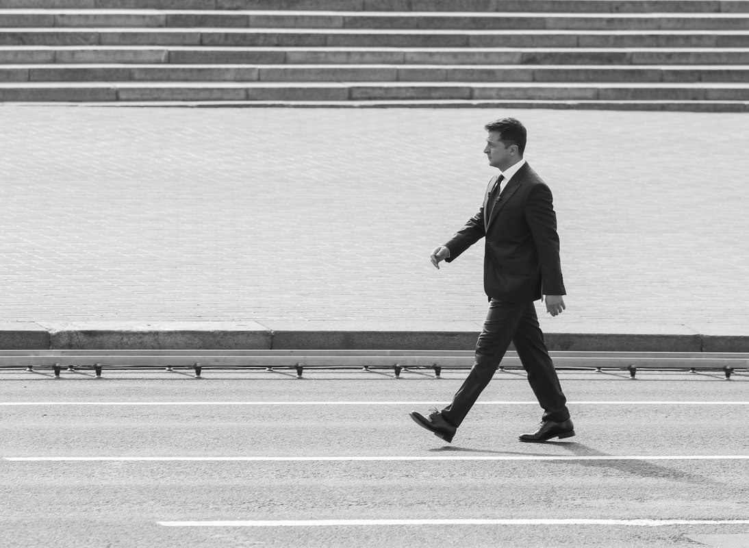 Київ, Україна - 24 серпня 2021: Президент України Володимир Зеленський під час військового параду на честь 30-річчя проголошення Незалежності України