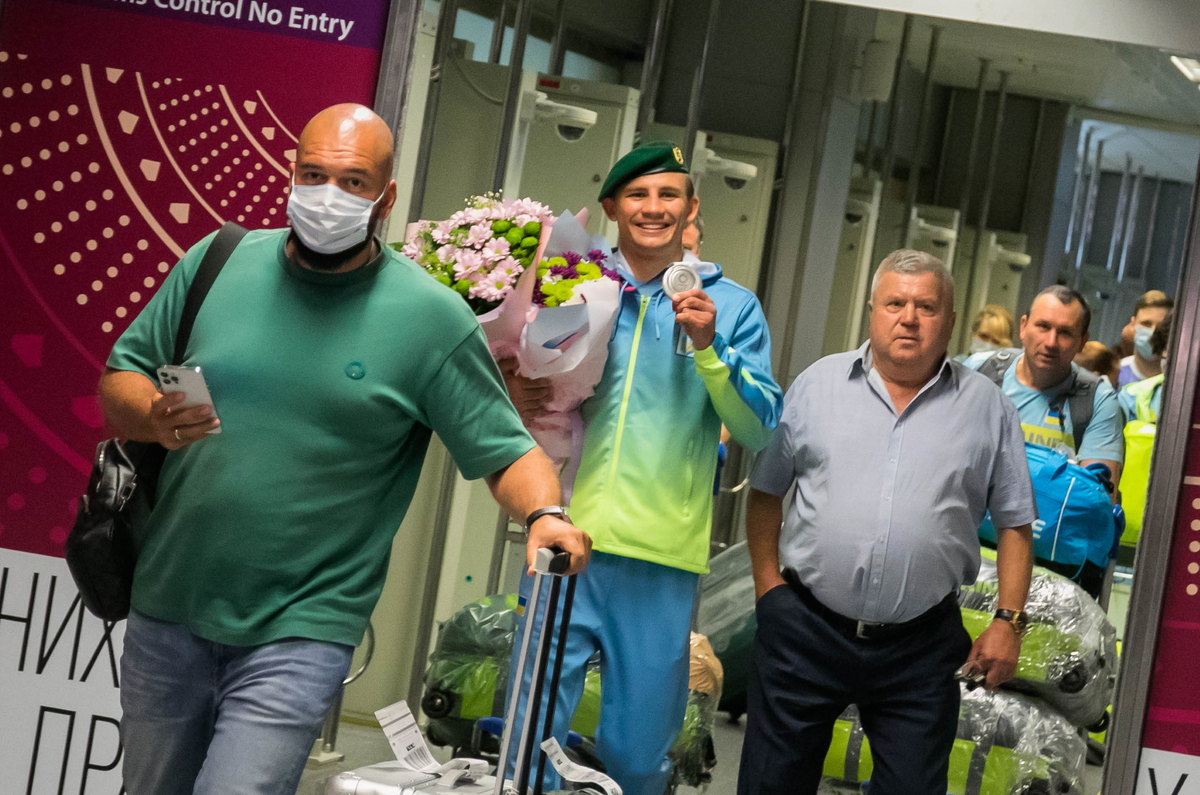 Бориспіль, Україна - 12 серпня 2021: Срібний призер Олімпійських ігор у Токіо Олександр Хижняк повернувся додому