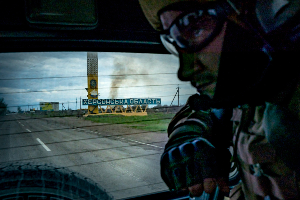 Ukrainian soldier in a patrol in Kherson Oblast.