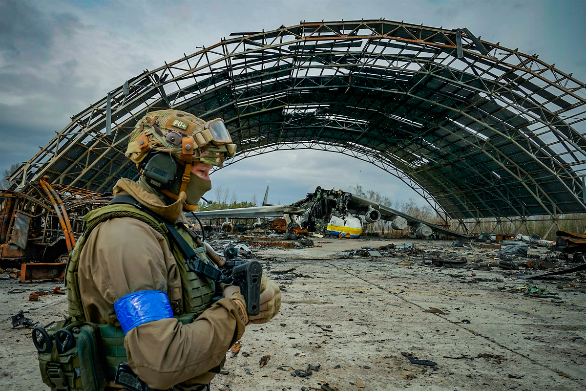 A ukrainian soldier makes a patrol in the Gostomel airport.