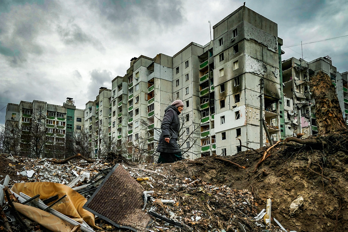 Destroyed building in Chernihiv.