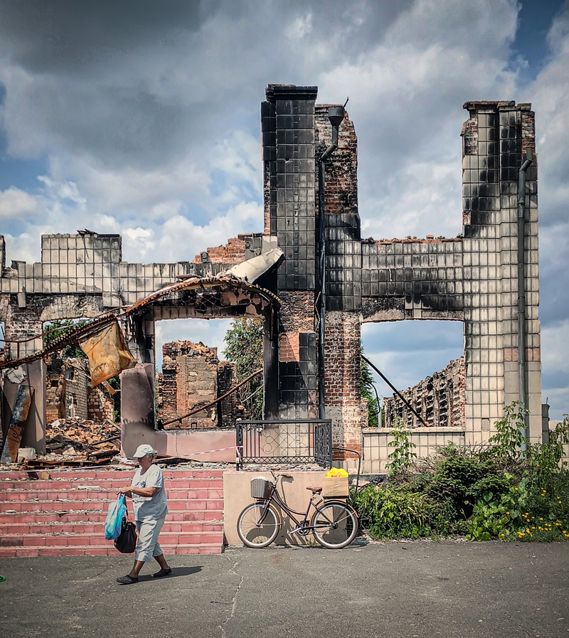 Бородянка. Біля старої школи.