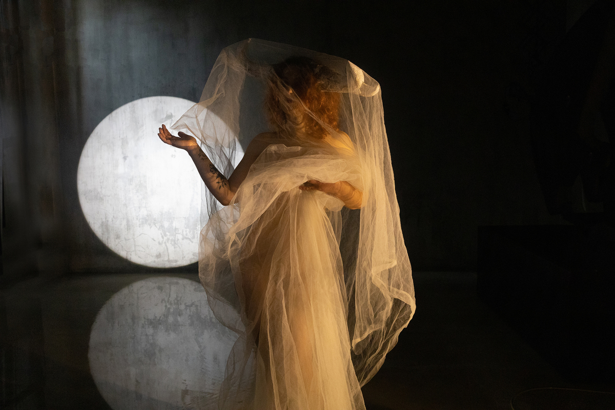 Та, що приходить з місяцем