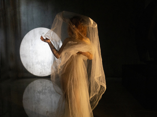 Та, що приходить з місяцем