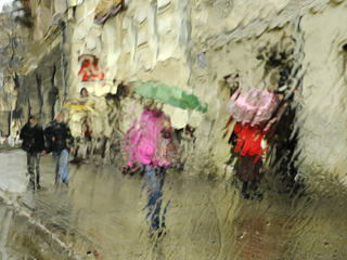 Через вікно авто