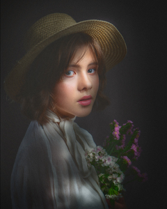 Дівчина з квітами