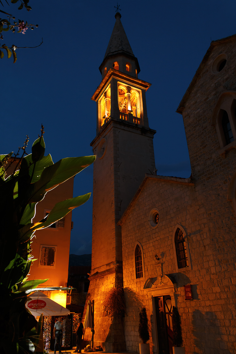 Ніч у Будві