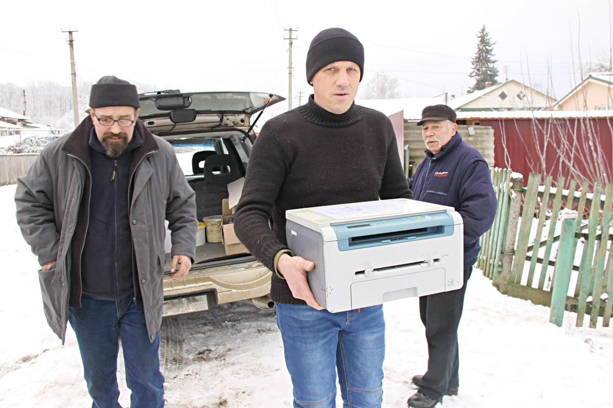 Комп'ютерна техніка теж потрібна.