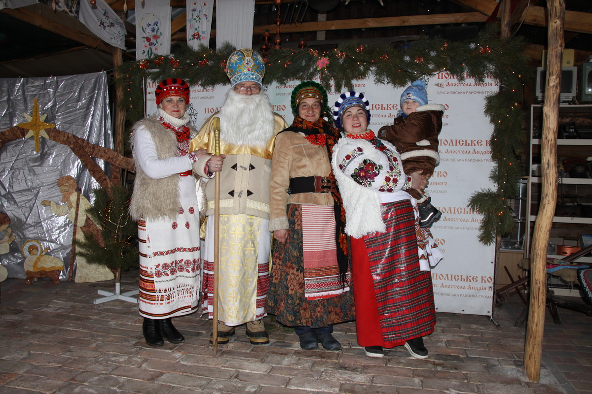 Св. Миколай з помічницями.