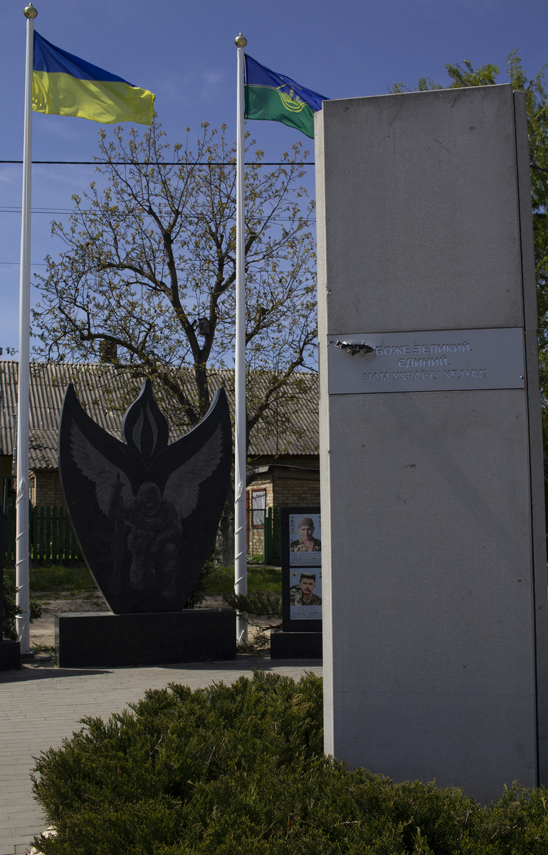 Дві війни (Алея Слави, загиблим в АТО (2014-2022))