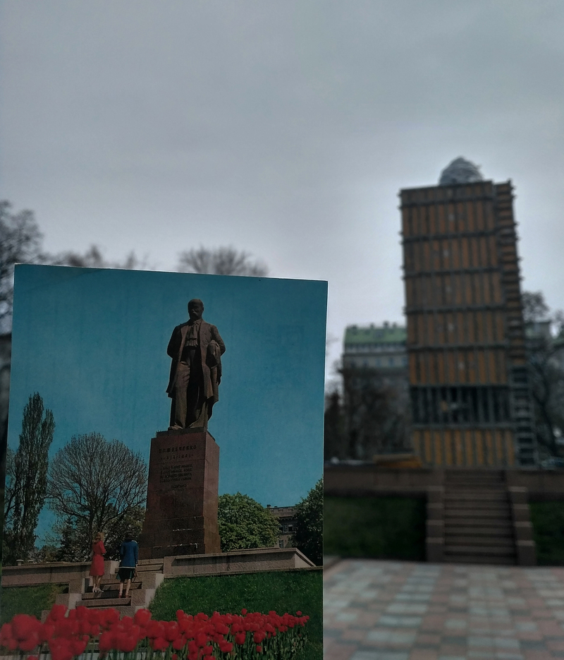 Чекаючи посмішок (весна 2022 і листівка 80х років ХХ сторіччя)