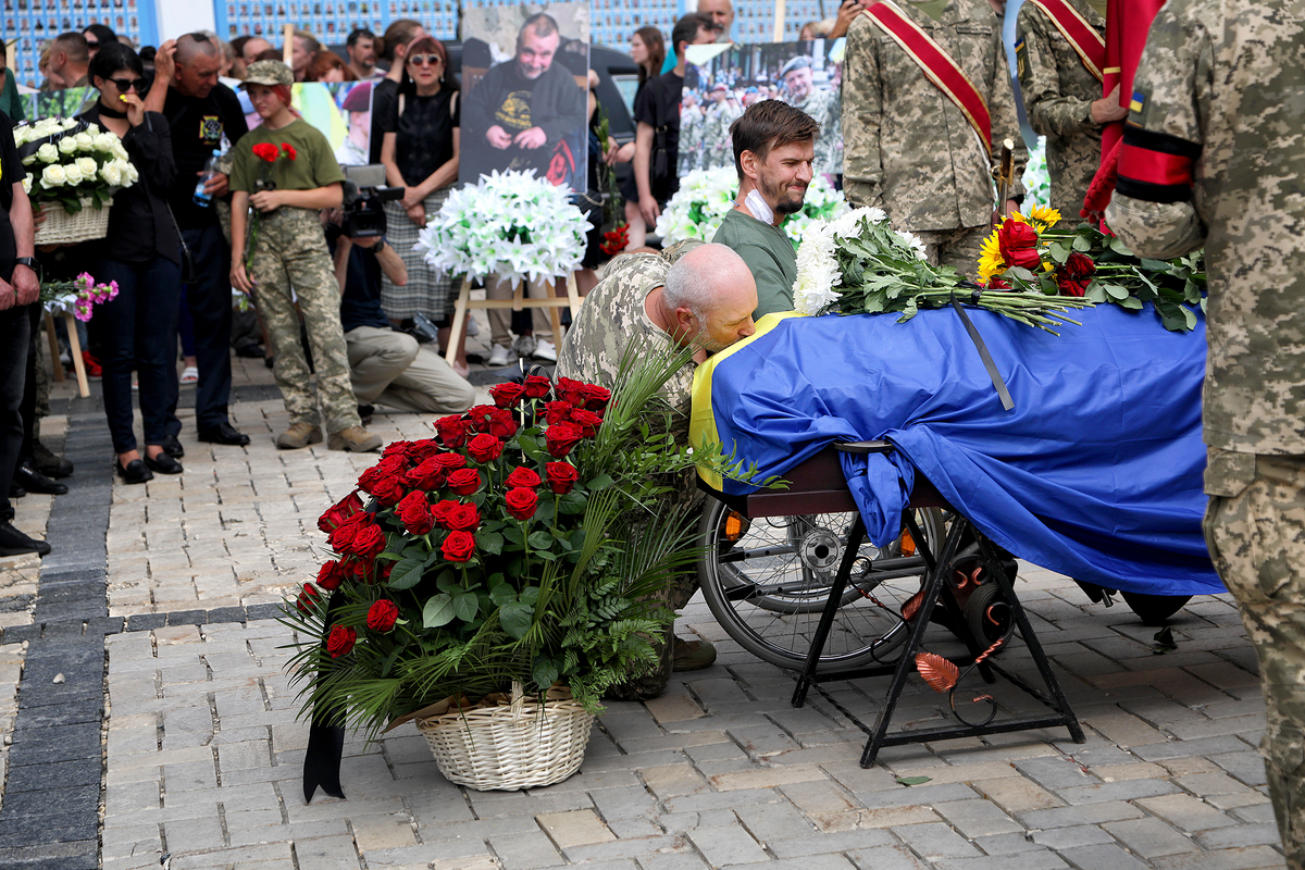 Прощання з Героями.