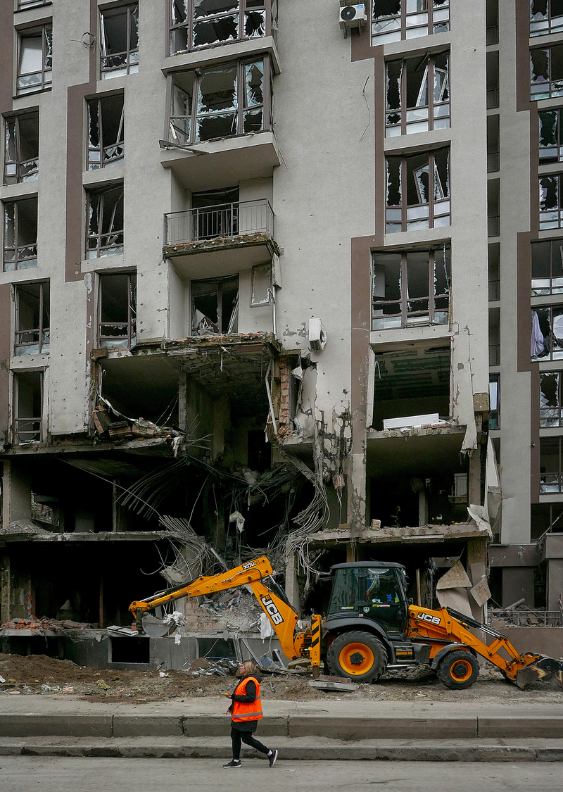 Влучання російської ракети в житловий будинок. Київ, квітень 2022. 