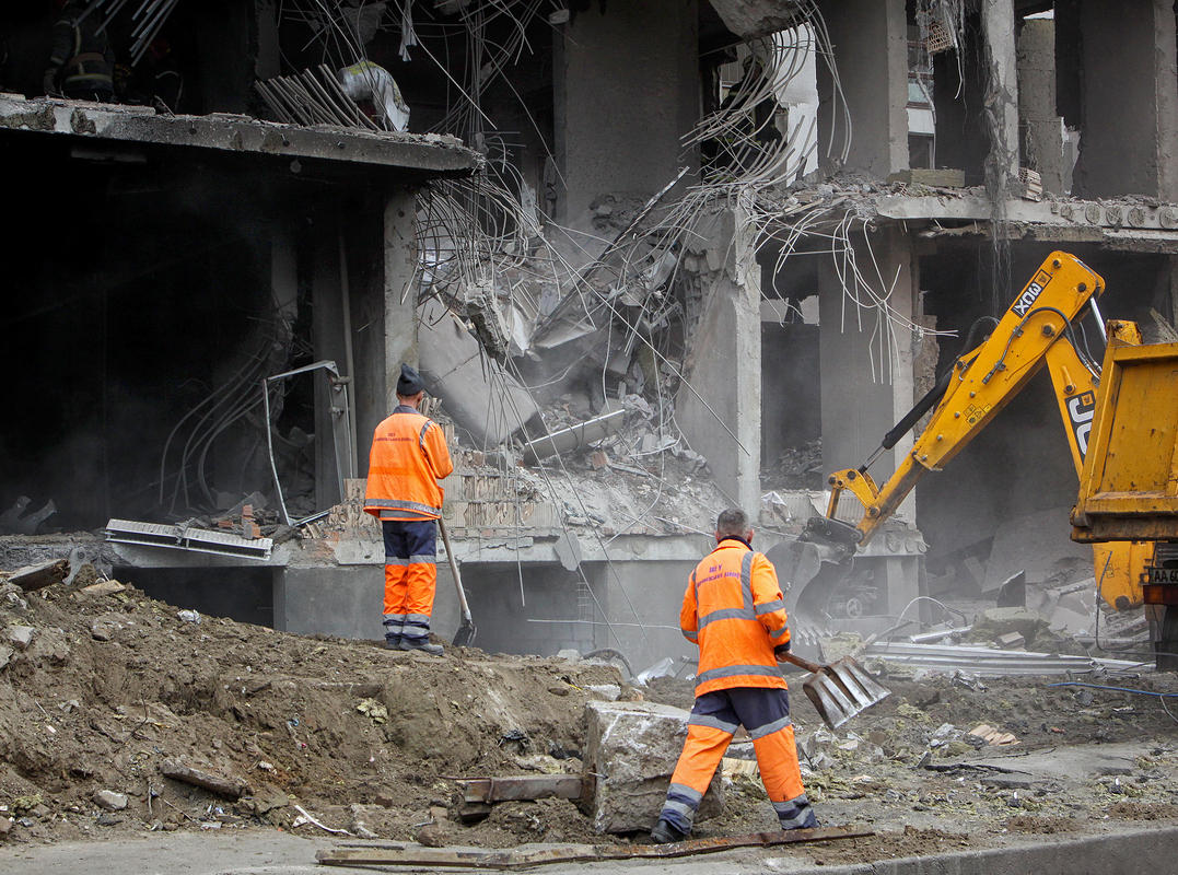 Влучання російської ракети в житловий будинок. Київ, квітень 2022. 