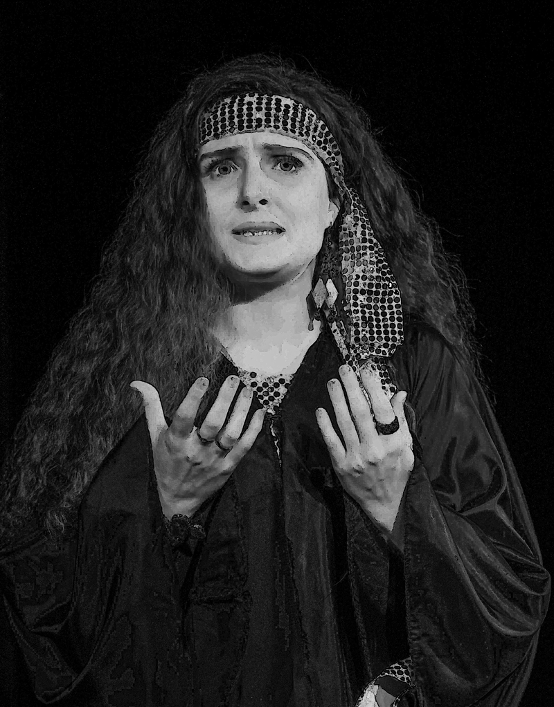 Актриса Юлия Сак