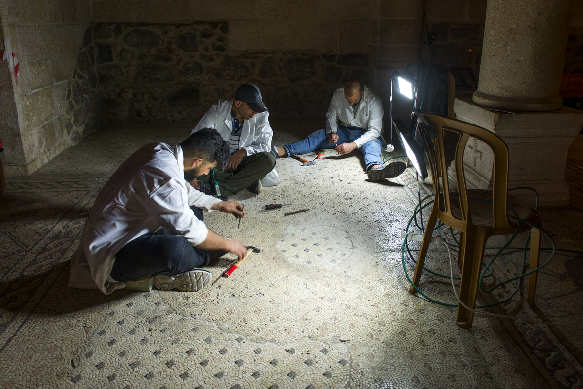 За роботою. Реставратори