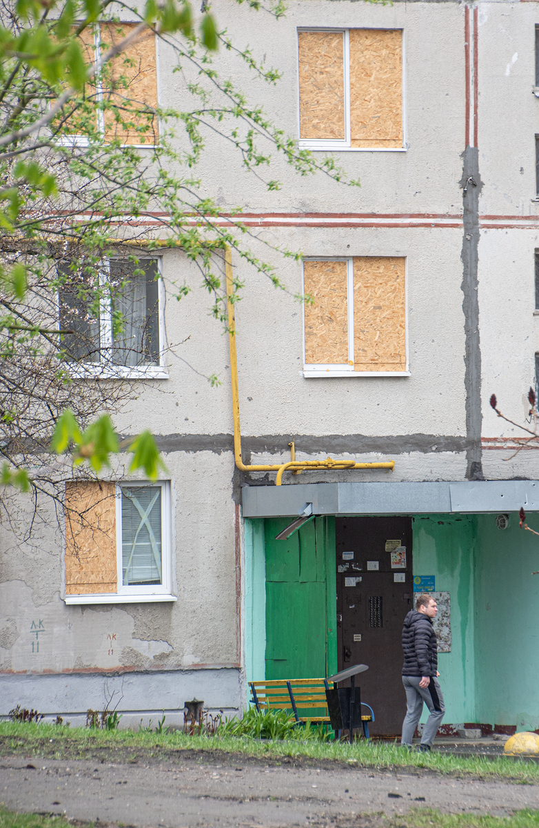 Біля свого дому