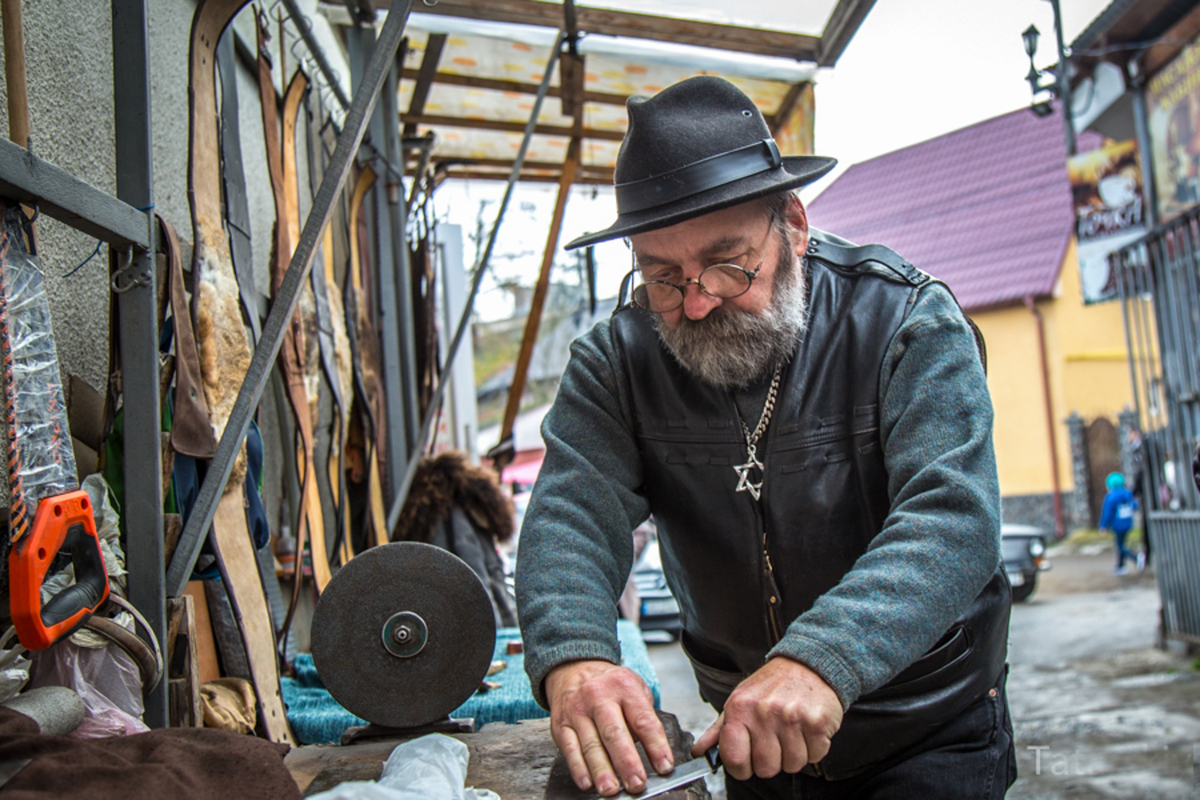 08.1.2022 м Хуст Україна Точилщик ножей 