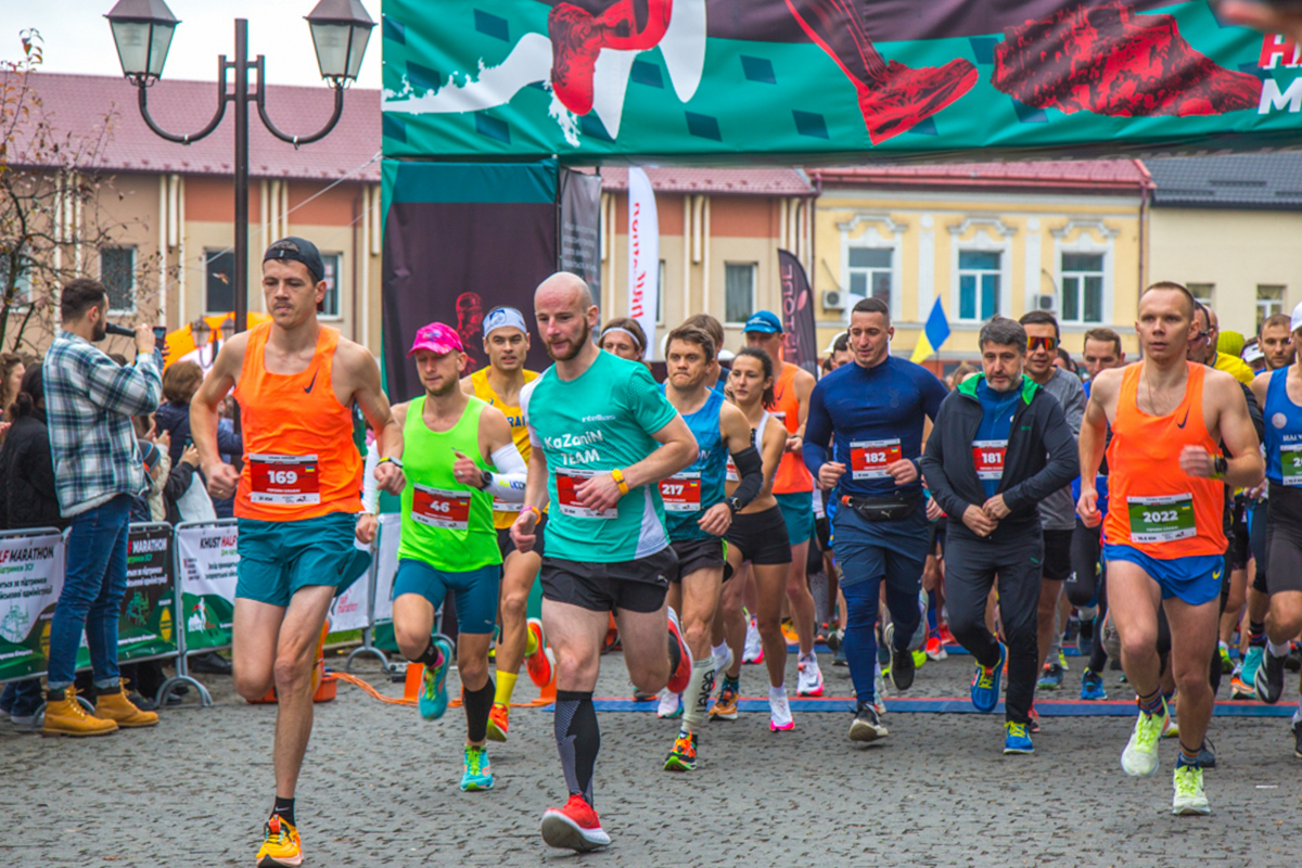 30.10.2022 м.Хуст Україна Старт полумарафона