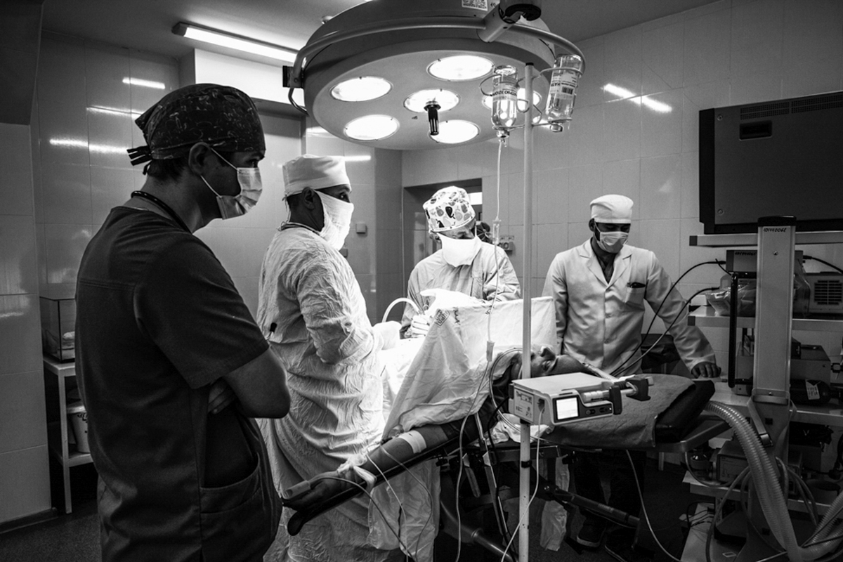 хірурги кропотлива праця