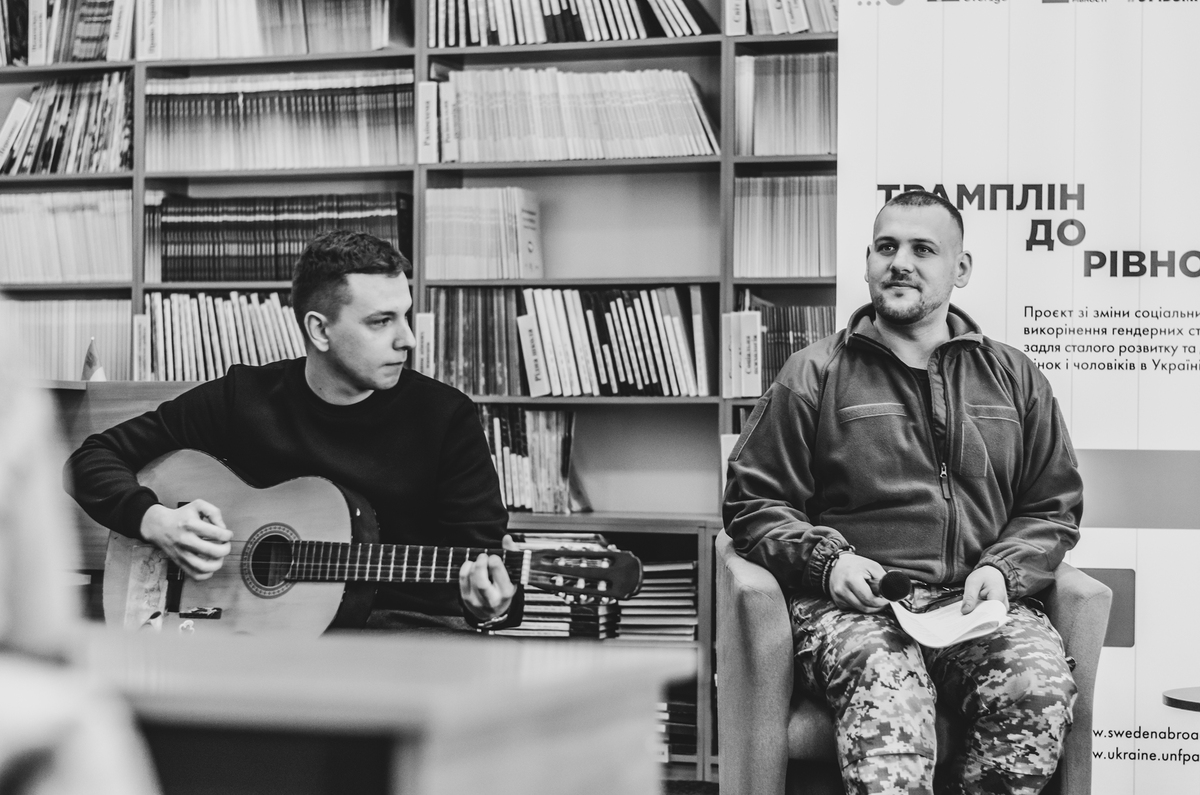 Іван Мигалько й музикант