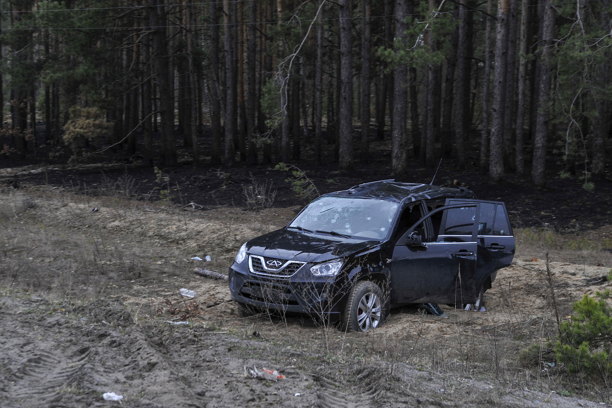 Розстріляна автівка російськими загарбниками