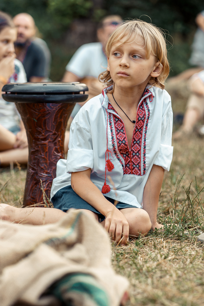 Хлопчик у вишиванці, с. Глібівка, Київська обл., Україн