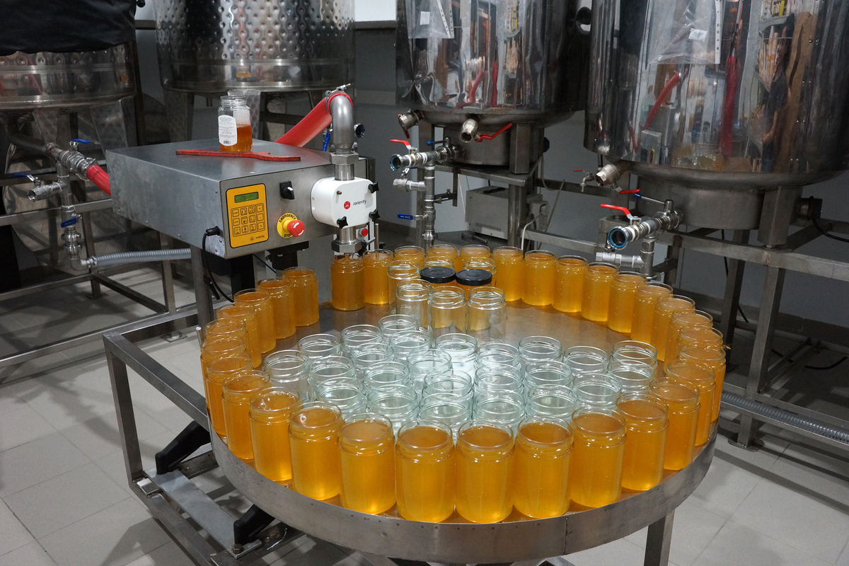 Honey filling station