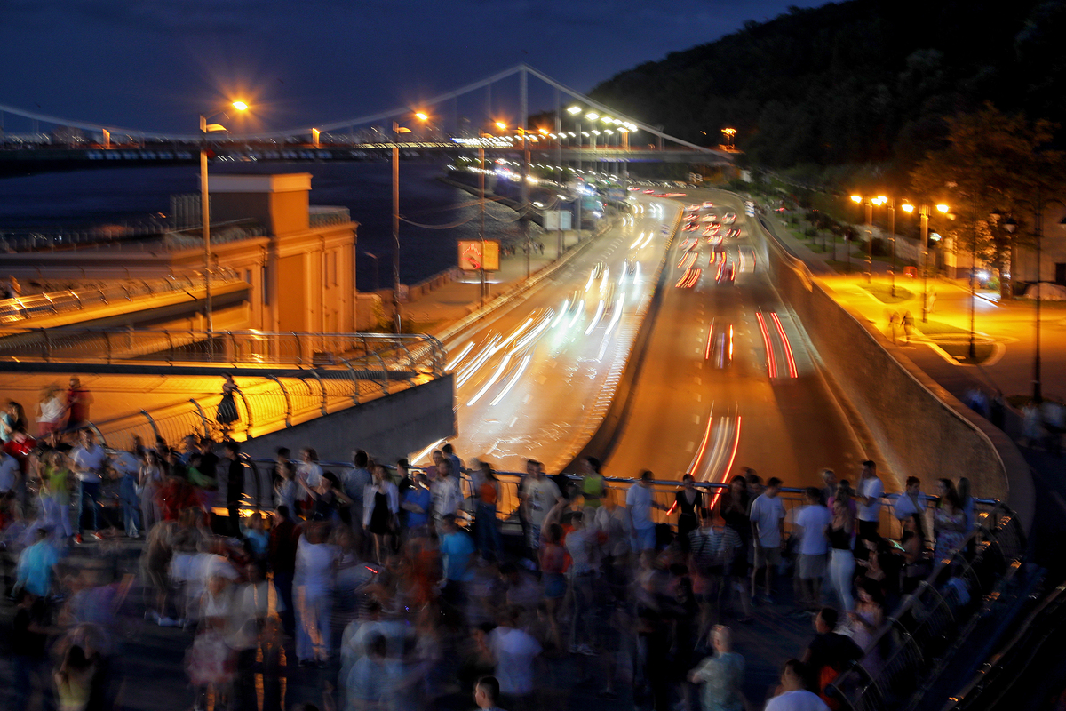 Життя триває