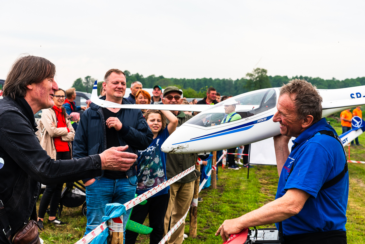The pilot and his model.