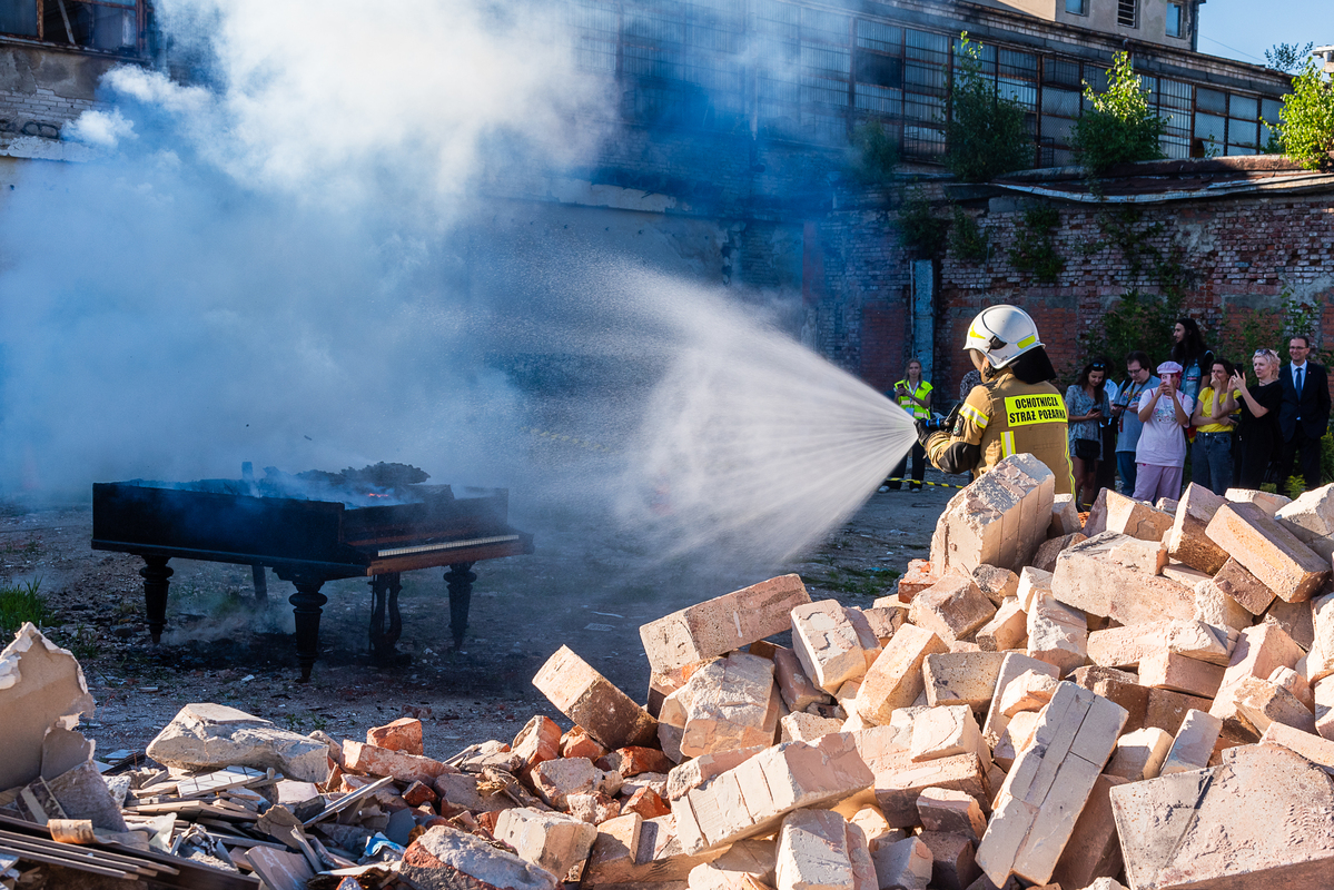 Extinguishing the fire