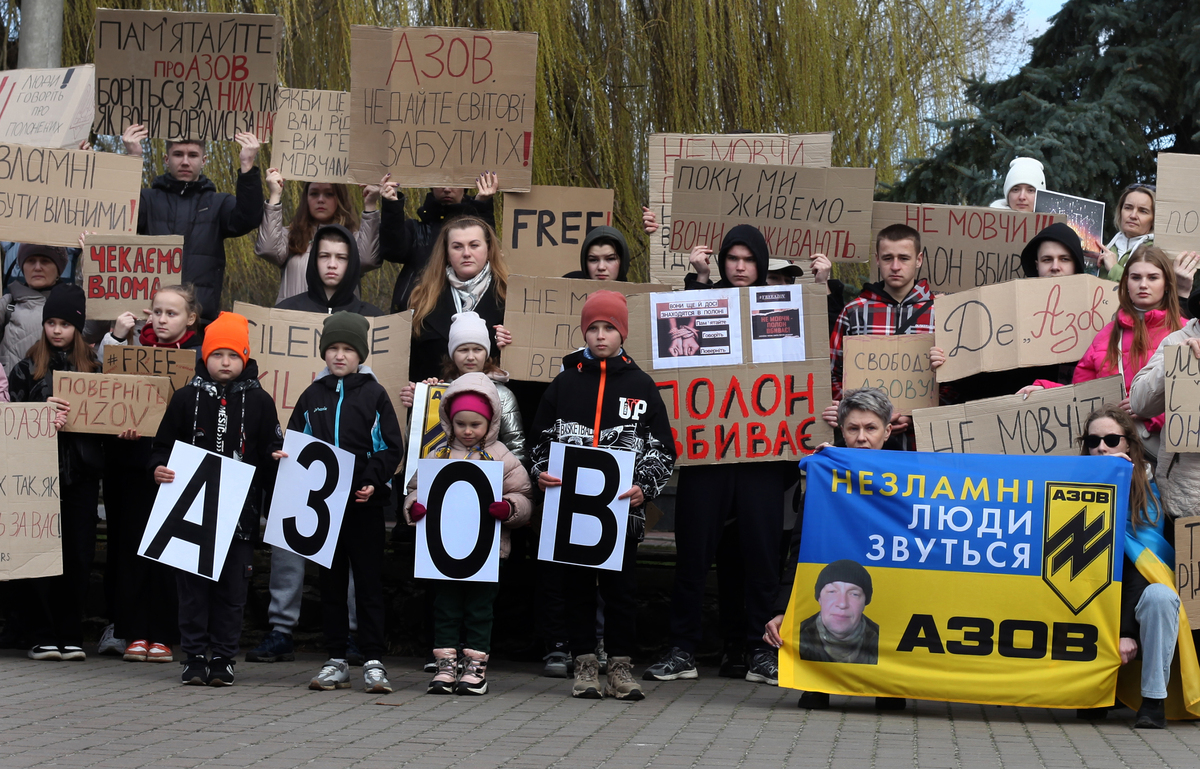 2 Протест родин Азовців